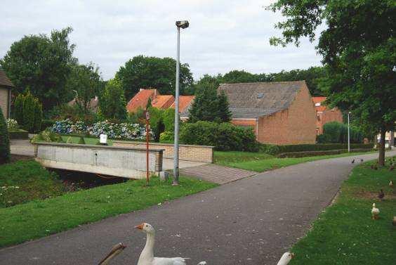 die toegang moet verlenen aan een appartement dat gelegen is in de Vijverstraat nr.2.