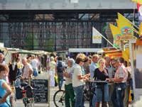 De gemeente van de toekomst doet veel meer mét dan voor de omgeving. Uitgaan van de vraag en kracht van de burger en maatschappelijke partners, vraagt om nieuwe organisatieprincipes.