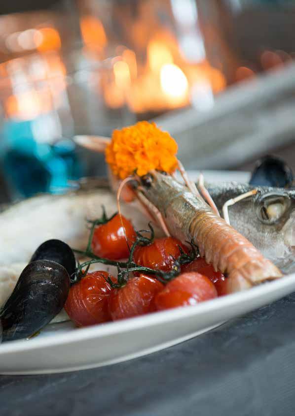 SECONDI DI PESCE VISGERECHTEN SALMONE AL PAPAVERO 20,75 zalmfilet met maanzaad, guacamole en limoen PESCE DEL GIORNO ALLA GRIGLIA vers gegrilde vis van de dag met vinaigrette saus dagprijs vis