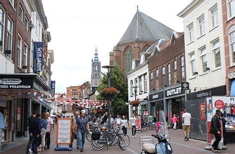 Ondertussen doen we de innerlijke mens ook niet te kort door aan te leggen voor een consumptie en bij Maasduinen Staete voor een heerlijk diner. Kortom een echt dagje uit. : 25,00 (incl.