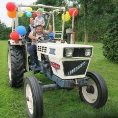 Special edition Hoera! Wij zijn 20 jaar! Feestje Cabrio-Tractor 11,00 per kindje De jarige feest gratis mee!
