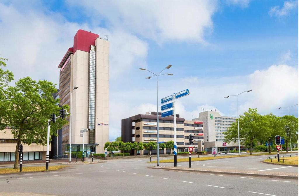 De onlangs gerenoveerde kantoortoren is één van de landmarks die de skyline van Eindhoven bepaalt en biedt een prachtig uitzicht over de stad.