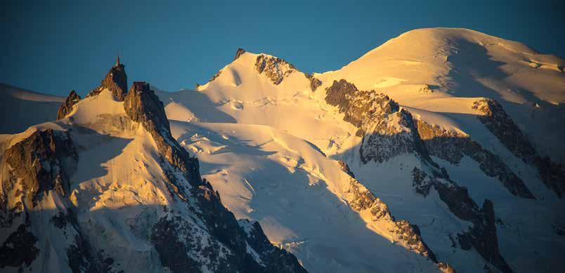 AIGUILLE DU MIDI (3.842m) AIGUILLE DU MIDI (3 842m) MONT-BLANC, THE REAL TOP OF EUROPE Sprookjesachtige reis van 30 minuten in de kabelbaan.