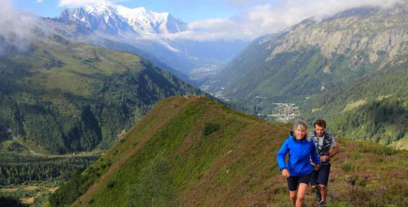 doorsneden door wandelpaden voor elk niveau. Ook vindt u er gemarkeerde ATB-routes voor beginnende of gevorderde afdalers (zie pag. 42).