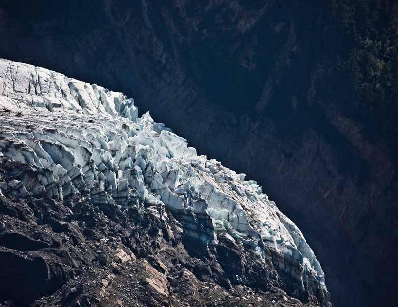 Laat u op vijf minuten lopen van het eindpunt van de stoeltjeslift verbazen door de enorme ijskegels en de voorste gletsjertong.