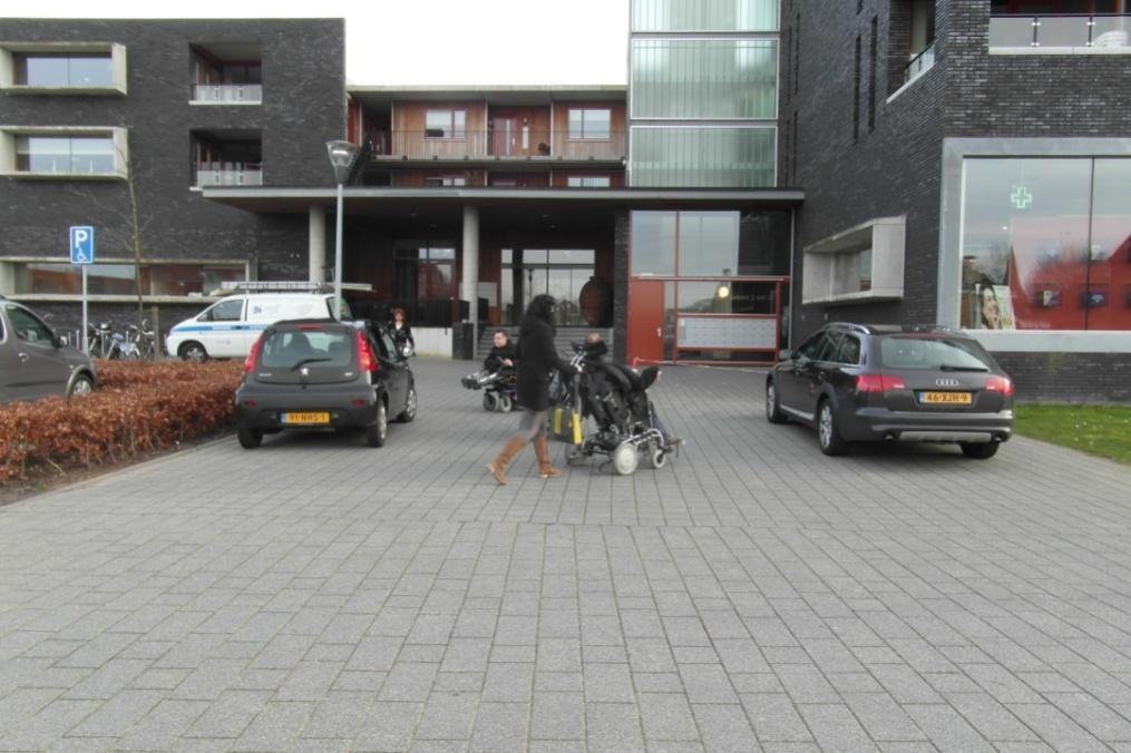 Een gezondheidscentrum is een centrum waar huisartsen, maatschappelijk werk en wijkverpleging onder één dak samenwerken.