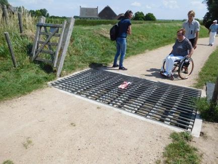 halfverharding die goed berijdbaar is door rolstoelgebruikers. 81.