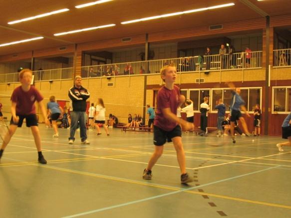 Voor ouders van kinderen die (nog) geen competitie spelen zijn er ook mogelijkheden om allerlei dingen te helpen regelen. Zo spelen we op zaterdagochtend van 11.00 tot 12.