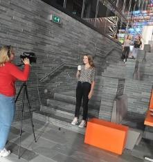 Klas 4 naar het Mediapark in Hilversum Vrijdag 12 oktober zijn de leerlingen uit klas 4 naar het Mediapark in Hilversum geweest. Zij hebben de workshop Nieuws of nonsens gevolgd.