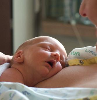 Als uw baby op de prematurenafdeling ligt, kolf dan af met een fotootje dichtbij of neem iets tastbaar zoals een knuffeldoekje.