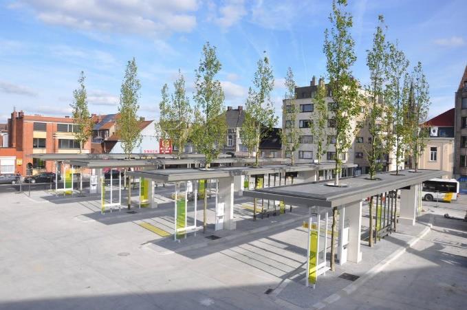 Landschap en erfgoed Vroegere toestand Het gebied rond het station wordt letterlijk in twee gesneden, aan de ene kant van de spoorwegen hebben we het centrum van Roeselare en aan de andere kant van