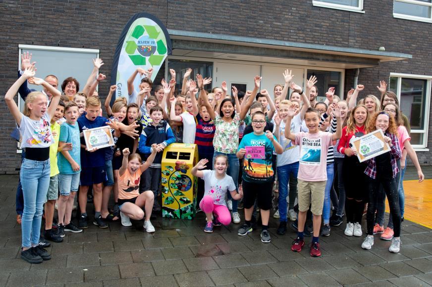 com/klienit/ Wijkschoonmaakactie 2018 Elk jaar in de periode april-juni dragen Helmondse basisscholen hun steentje bij aan een