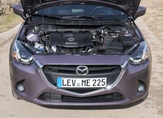 Specificaties Mazda 2 1.5 SkyActiv-G (75 pk) S Maten en gewichten Lengte x breedte x hoogte Wielbasis 406 x 170 x 150 cm 257 cm Gewicht Aanhanger Aanhanger geremd 1.