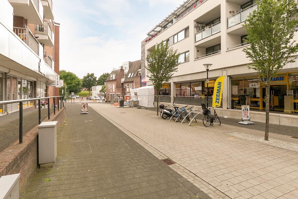 METRAGE PARKEREN Verdieping Omschrijving Oppervlakte Begane grond Winkelruimte circa 77 m² VVO In het centrum van Heerlerheide kan gratis geparkeerd worden middels een parkeerschijf.