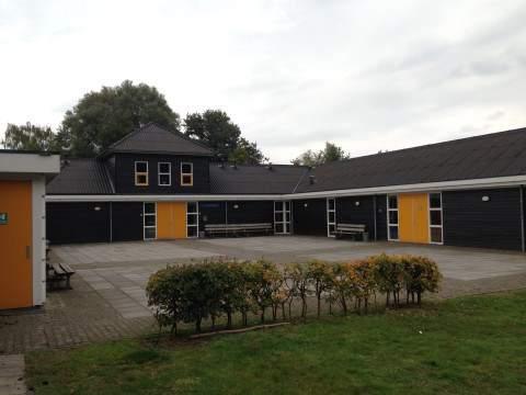 Kennismakingsdagen Aan het begin van het schooljaar gaan de groepen 3 t/m 7 op kamp, samen met de nieuwe leerkracht(en) en enkele begeleidende ouders.