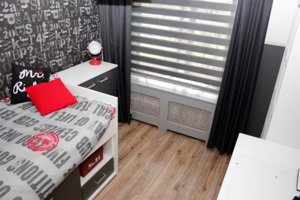 Slaapkamers: De slaapkamers zijn keurig en voorzien van een laminaatvloer en