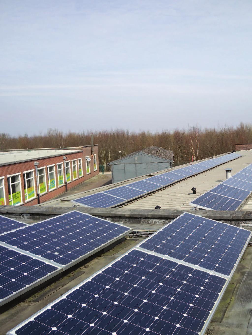 02. Wat kan Klimaatscholen 2050 betekenen voor onze school? Als de school zich engageert en een geschikt dak heeft, plaatst Klimaatscholen 2050 een installatie met zonnepanelen op het dak.