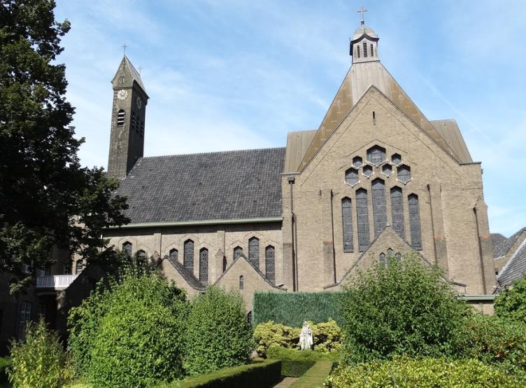 Het klooster werd in 1934 gebouwd door Joseph Cuypers en Franciscus