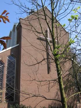 De natuurstenen afzaten en andere natuurstenen onderdelen verkeren overwegend in een redelijke tot goede staat.