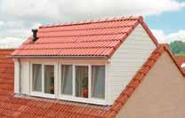 10 Dakopbouw voorbeeld 1 Verlegde nok Verhoging van het dak aan één zijde voor meer hoogte en comfort Dakopbouw voorbeeld 2 Verhoogde