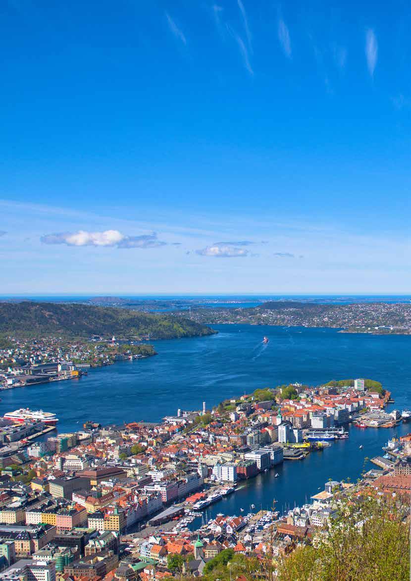 Bergen, de tweede stad van Noorwegen, klampt zich vast aan de berghellingen die uit de zee rijzen.