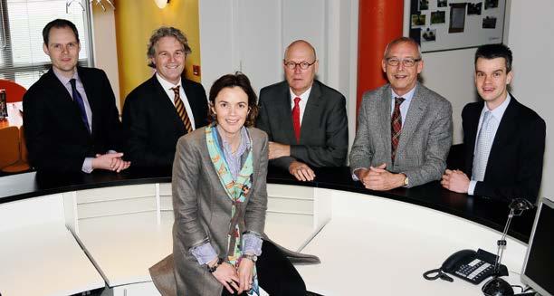 Eline Koers op de voorgrond, met daar achter van links naar rechts: Jeroen Schoot, Lennard Kamps, Jos Niesink, Cees Doppenberg en René Raedeman.