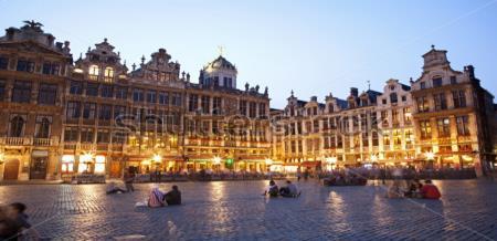 gildes bestaan al bijna 1000 jaar. Op de Grote Markt van Antwerpen en Brussel vinden we nog prachtige gebouwen waarin de Gildes vergaderden, feesten enz.