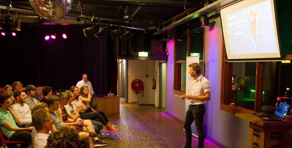 Een van de gast sprekers tijdens het symposium 16/17 De Vereniging Studievereniging Linkit is opgericht op 8 juni 2002 voor alle Hbo-studenten van de opleiding Human Technology aan de Hanzehogeschool