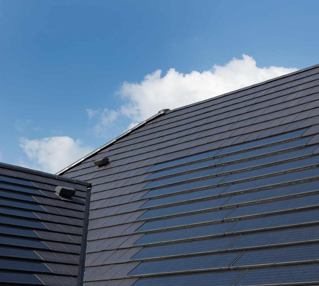 Zonne-energie De slimste plek om de zonne-energie op te vangen is uw dak. Dat is tenslotte een groot, hellend oppervlak.
