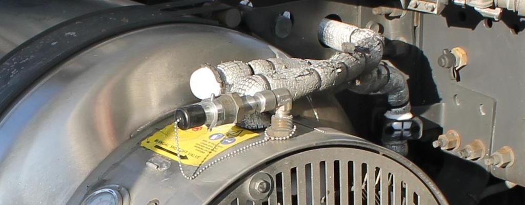 Naar afblaasmond primair overdrukventiel Naar motor (verdamper) Figuur: detail van de aansluitingen Werking Wanneer het koude vloeibare gas in de tank warm begint te worden, geeft het een damp af die