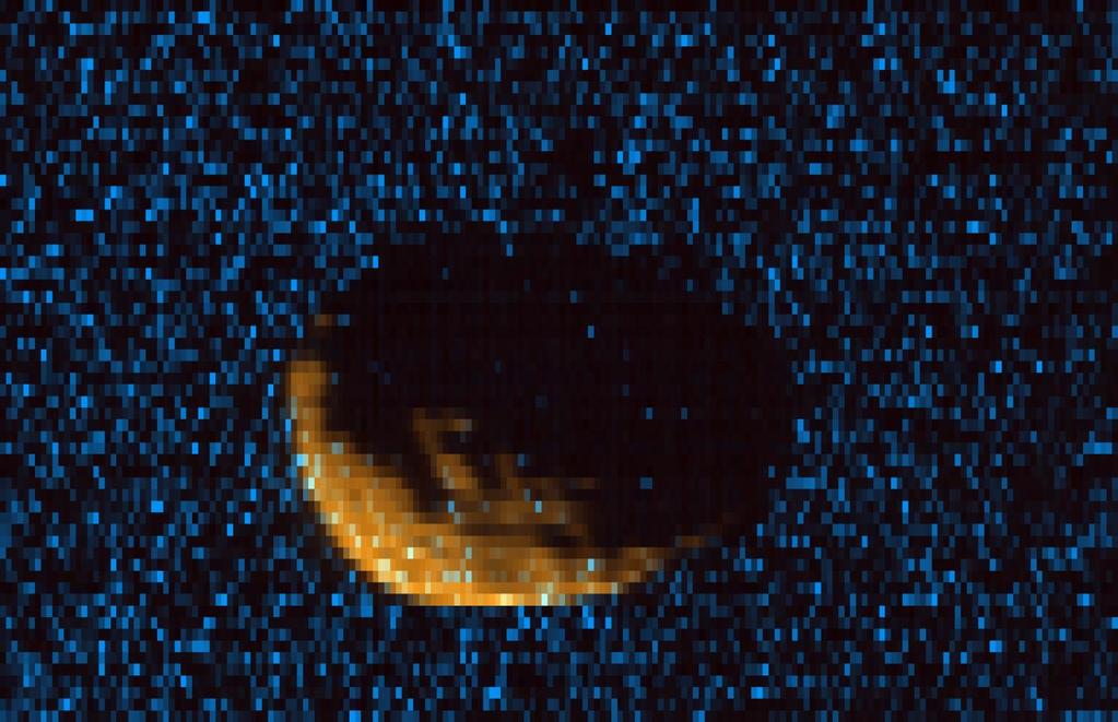 Phobos gezien in ultraviolet (UV) door MAVEN. In oranje mid-uv zonlicht gereflecteerd door het maantje.