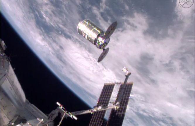 CYGNUS ONTKOPPELD EN VERBRAND Op vrijdag 19 februari was het zover: het onbemande ruimtevrachtschip Cygnus werd ontkoppeld van de Unity module.