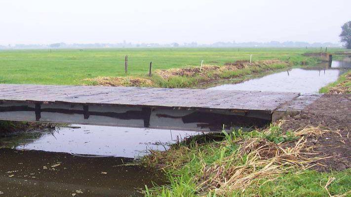 2. Legger bepalingen oppervlaktewateren 2.1 Inleiding In dit hoofdstuk zijn artikelsgewijs de voorwaarden opgenomen waar de oppervlaktewateren aan moeten voldoen.