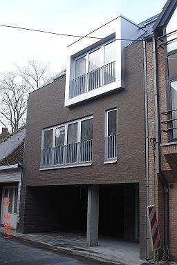 Wonen Vragen rond huisvesting en wonen komen vaak aan bod op de sociale dienst. Voor veel gezinnen is het moeilijk om de maandelijkse huur te kunnen betalen.