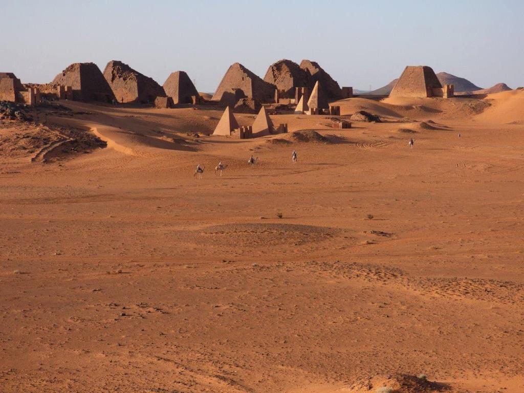 De volgende ochtend bezoeken we de legendarische Jebel Barkal, gelegen in het nijldal. Deze tafelberg was duizenden jaren, voor veel verschillende volkeren, een heilige plek.