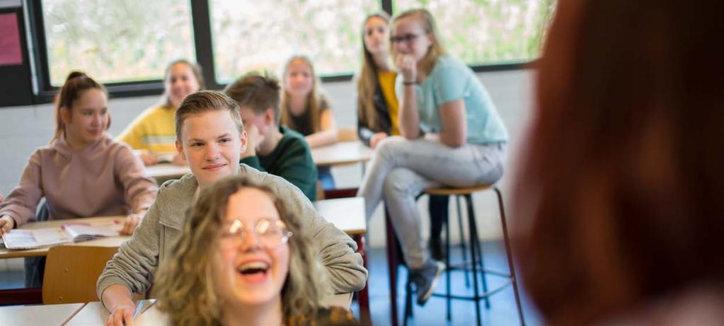 In de bovenbouw van het atheneum stellen wij de keuze voor een profiel nog een jaar uit door in de vierde klas twee stromen aan te bieden: de maatschappijstroom en de natuurstroom.