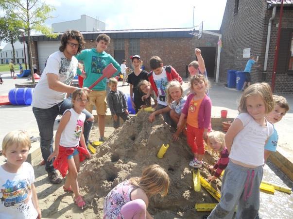 1.1.5 Een dag op het speelplein 7u30-8u30: Vooropvang Vanaf 7u30 kunnen de kinderen terecht op het speelplein voor de vooropvang.