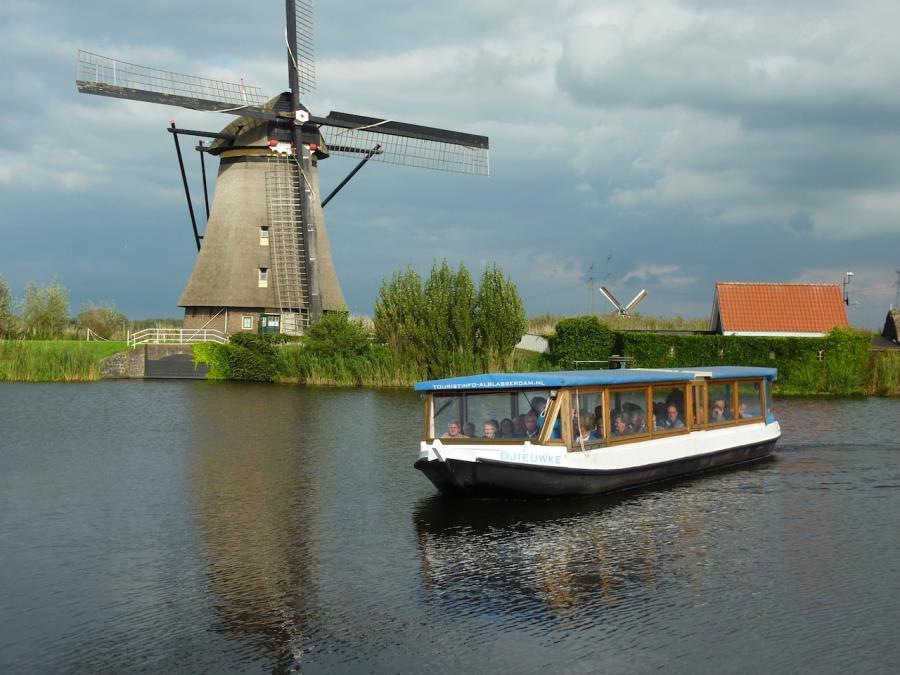 Ook de afsluiting van de excursie dag in hotel Kinderdijk in Alblasserdam, met nog een laatste mooie blik op de molens, viel goed in de smaak.