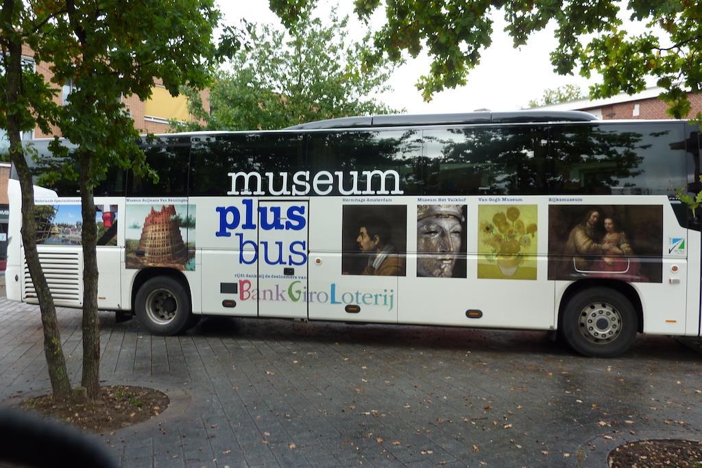 Verslag van de excursie museumplusbus van 10 okt 2017 Van de uitnodiging van de museumplusbus, waarvoor wij ons aangemeld hadden, hebben wij dankbaar gebruikt gemaakt.