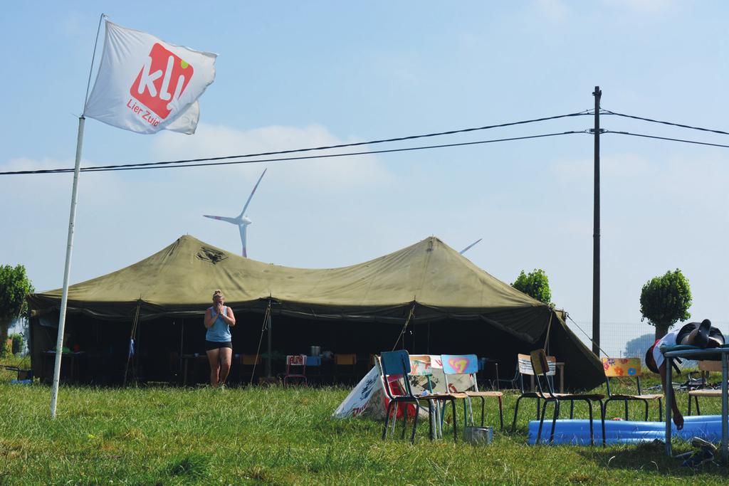 7. Tenten 7.1 ULDK Ga je op kamp met tenten van de Uitleendienst voor Kampeermateriaal (ULDK)? Haal je tenten dan op het afgesproken tijdstip op en breng ze proper en volledig terug.