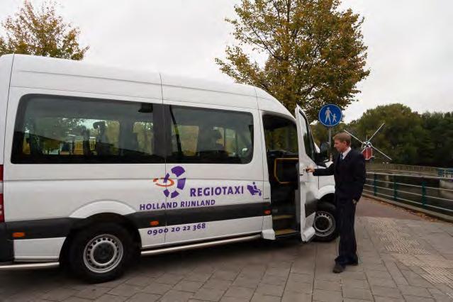 IN DE PRAKTIJK sociale vaardigheden; omgang met verschillende passagiers; praktijksituaties uit het Regiotaxivervoer; klachten; calamiteiten; verkeersregels; en andere wet en regelgeving.