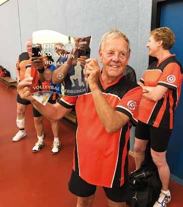 12 10 OKTOBER 2018 Baalt als bal niet gaat zoals hij wil Verburch Volleybal viert verjaardag Nico Janssen Door Nel Bernardon, voorzitter Bij Verburch volleybalt Nico Janssen, Nico werd op 14