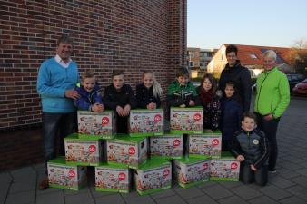 Boodschappendozen van Stichting Kindcentrum Oldebroek Van Stichting Kind Centrum Oldebroek mochten we dertien boodschappendozen in ontvangst nemen.