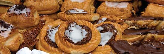 » Prijs/persoon: 7. Mini Viennoiserie mand met mini koffiekoeken 5 mini koffiekoeken per persoon. Gemengd assortiment.