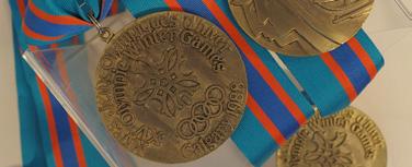 Haar gouden medailles behoorden tot de pronkstukken van de tentoonstelling Haarlem Sportstad en vormden ook het goud
