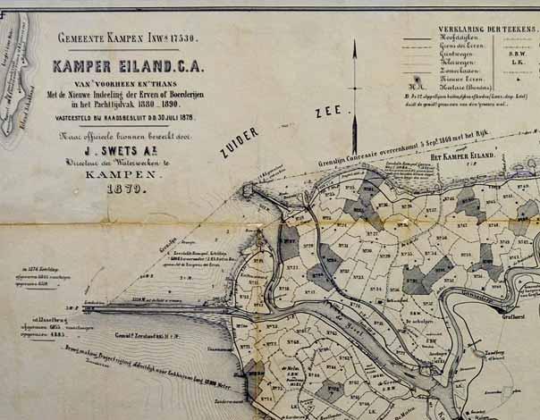 Kaart Kamper Eiland. C.A.J. Swets 1879 (detail). circa 1 kilo meter lange strekdam, met verlandingsvegetatie en kleine eiland - jes in de luwte.