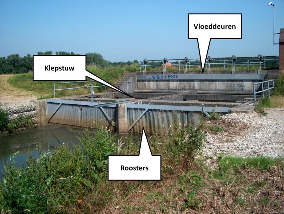 tijdelijk vismigratie kunnen toelaten, vormen de klepstuw en de vuilroosters mogelijk nog knelpunten.