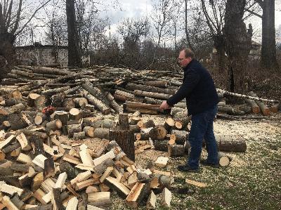 Om ongeveer 16.30 uur rijden we weg uit Timisoara. We hebben nog een flinke rit te maken naar Petrosani. Die rit gaat grotendeels over lokale wegen; omdat er geen snelweg is die richting uit. Rond 19.