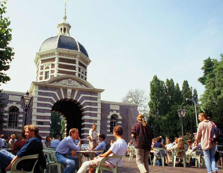 Indeling van Leiden naar stadsdeel, district en buurt 85 82 72 84 80 83 8 81 74 73 7 70 71 2 20 30 31 3 32 Leefbaarheidsmonitor Leiden 2007 90 93 9 62 91 92 6 61 54 53 57 14 60 01 51 50 56