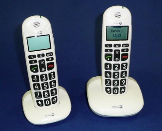 020001734 Doro PE110 DUO versie. 020001759 Oplader voor telefoon Doro PE110.